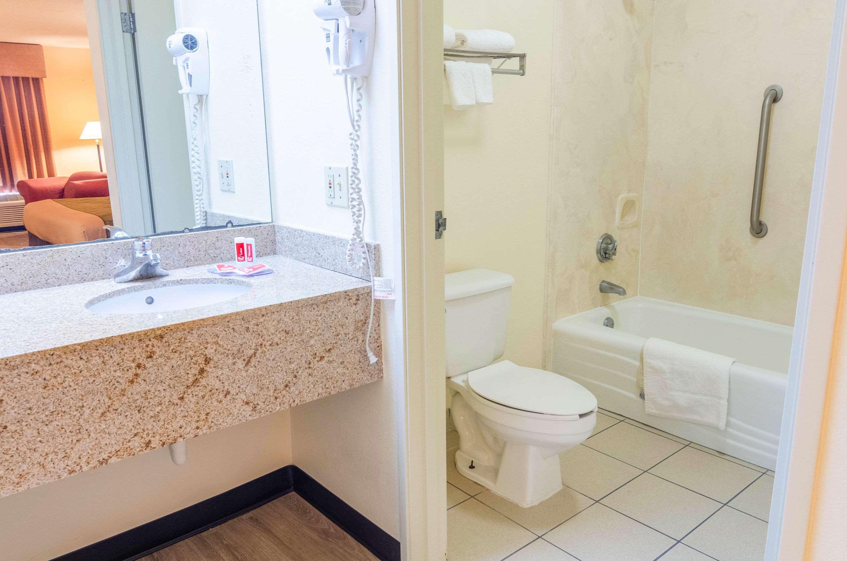 Econo Lodge Inn & Suites Gulfport Ngoại thất bức ảnh