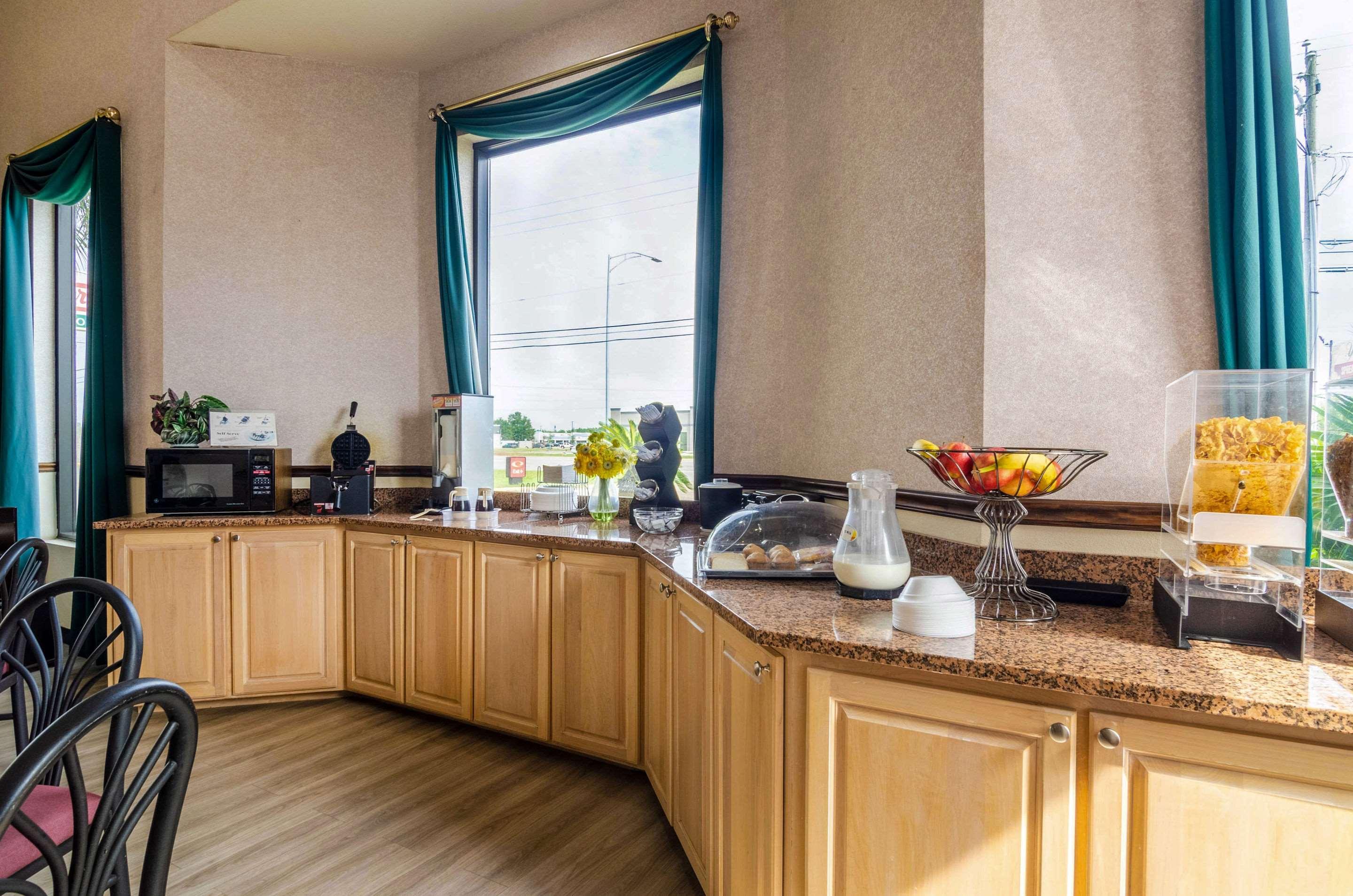 Econo Lodge Inn & Suites Gulfport Ngoại thất bức ảnh