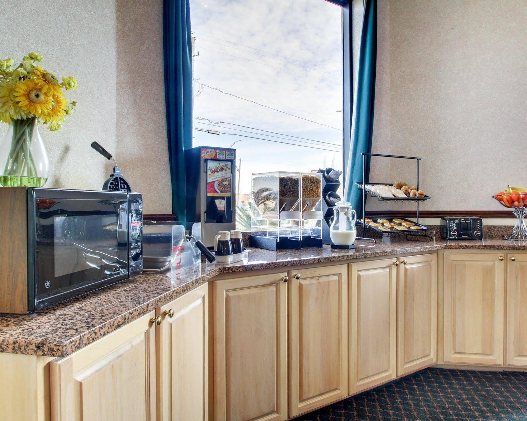 Econo Lodge Inn & Suites Gulfport Ngoại thất bức ảnh